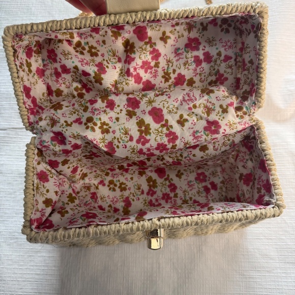 Chic Woven Cream Crossbody Bag - Picture 3 of 9